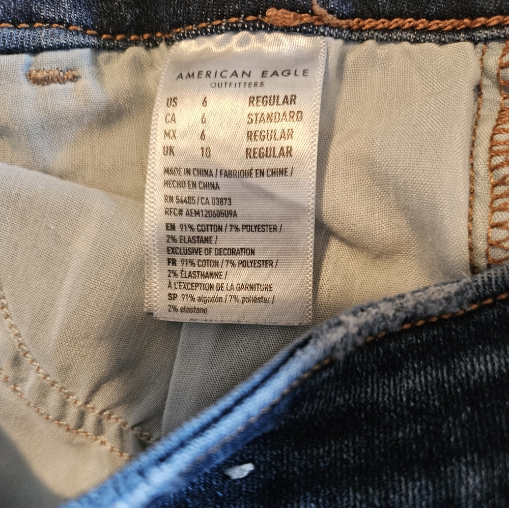 American Eagle Super Hi-Rise Jeggings - Size 6 - Picture 4 of 5